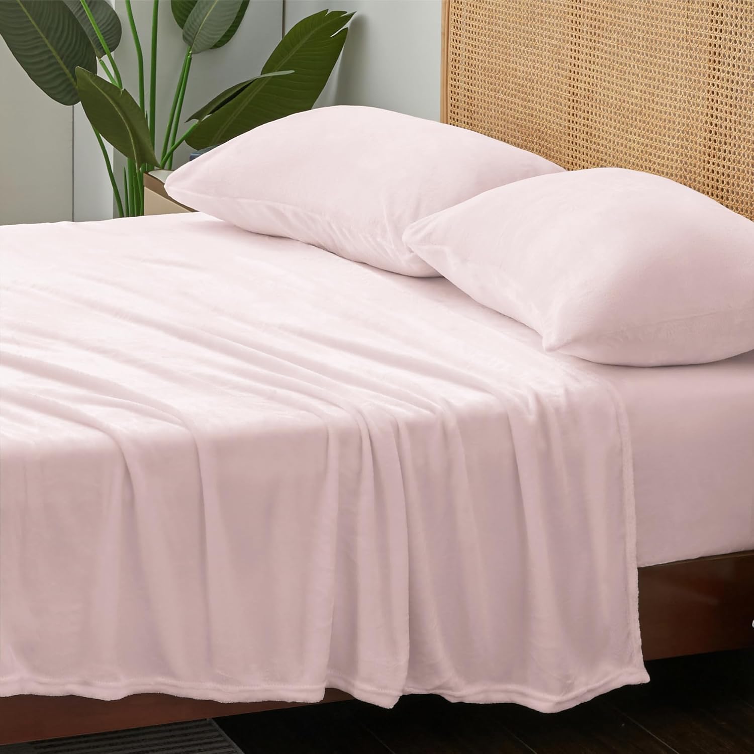 Pink Fleece Blanket Set