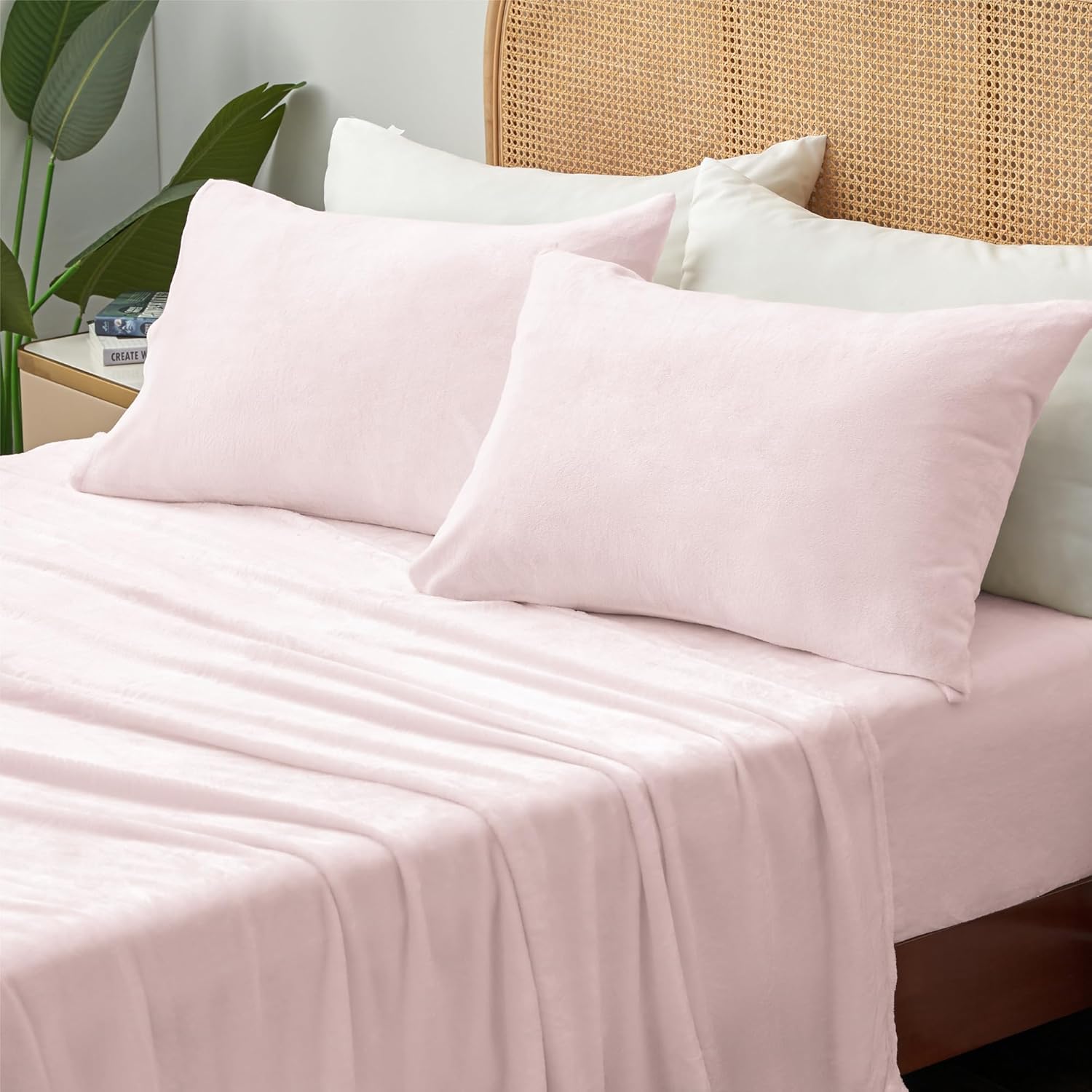 Pink Fleece Blanket Set