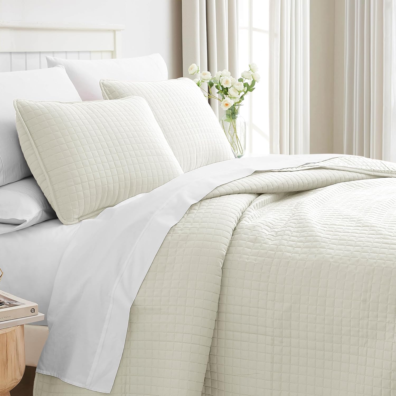 Grid Luxe Muted Beige Bed Spread