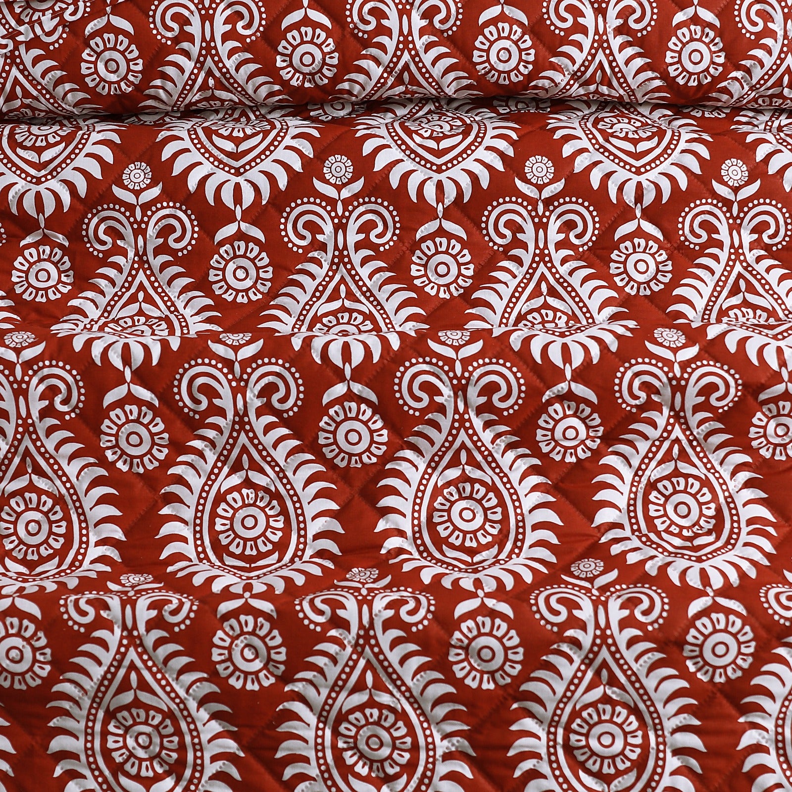 Scarlet Dreams Quilted Bed Spread Set