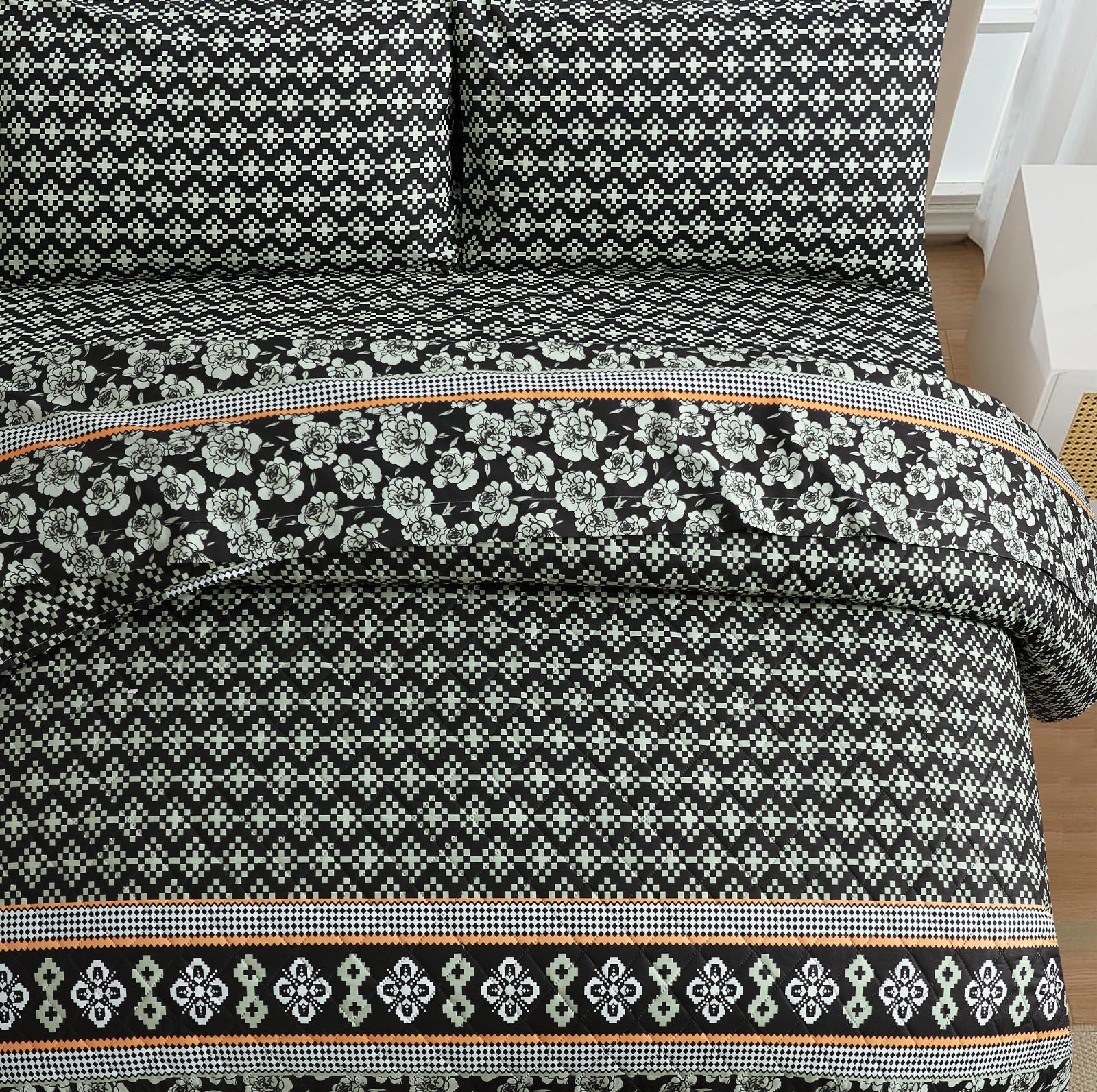 Gloomy Pixels Quilted Bed Spread Set