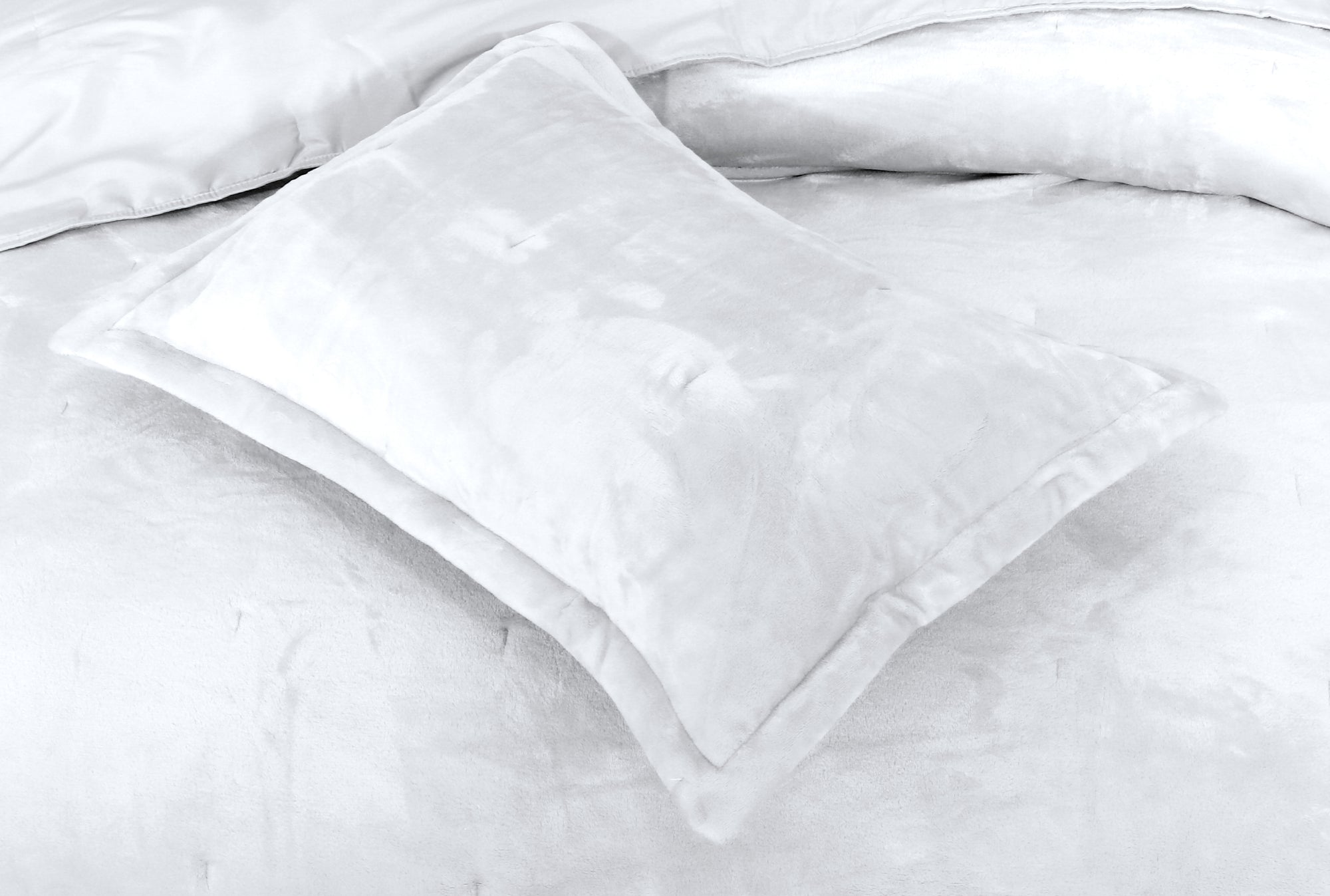 Frosted Cloud Summer Fleece Bed Spread