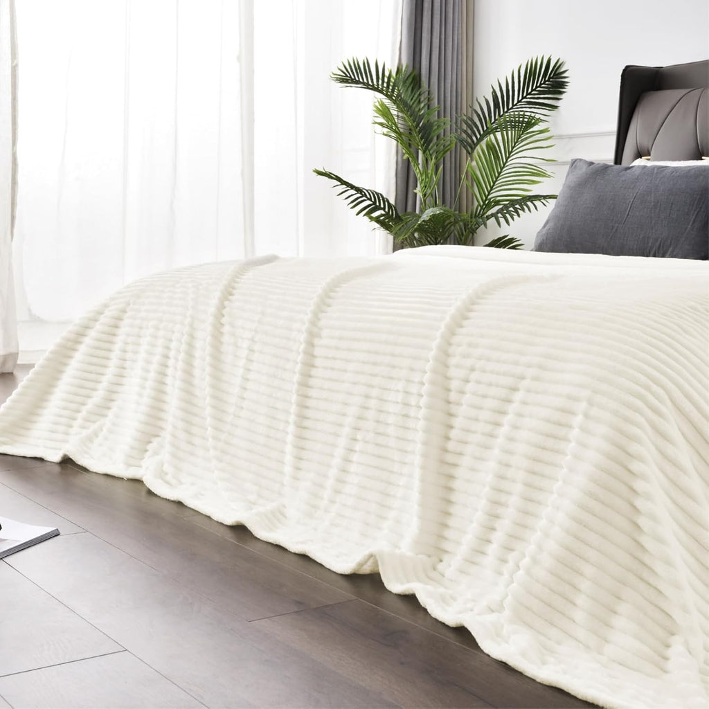 Fleece Bumblebee Off-White Blanket