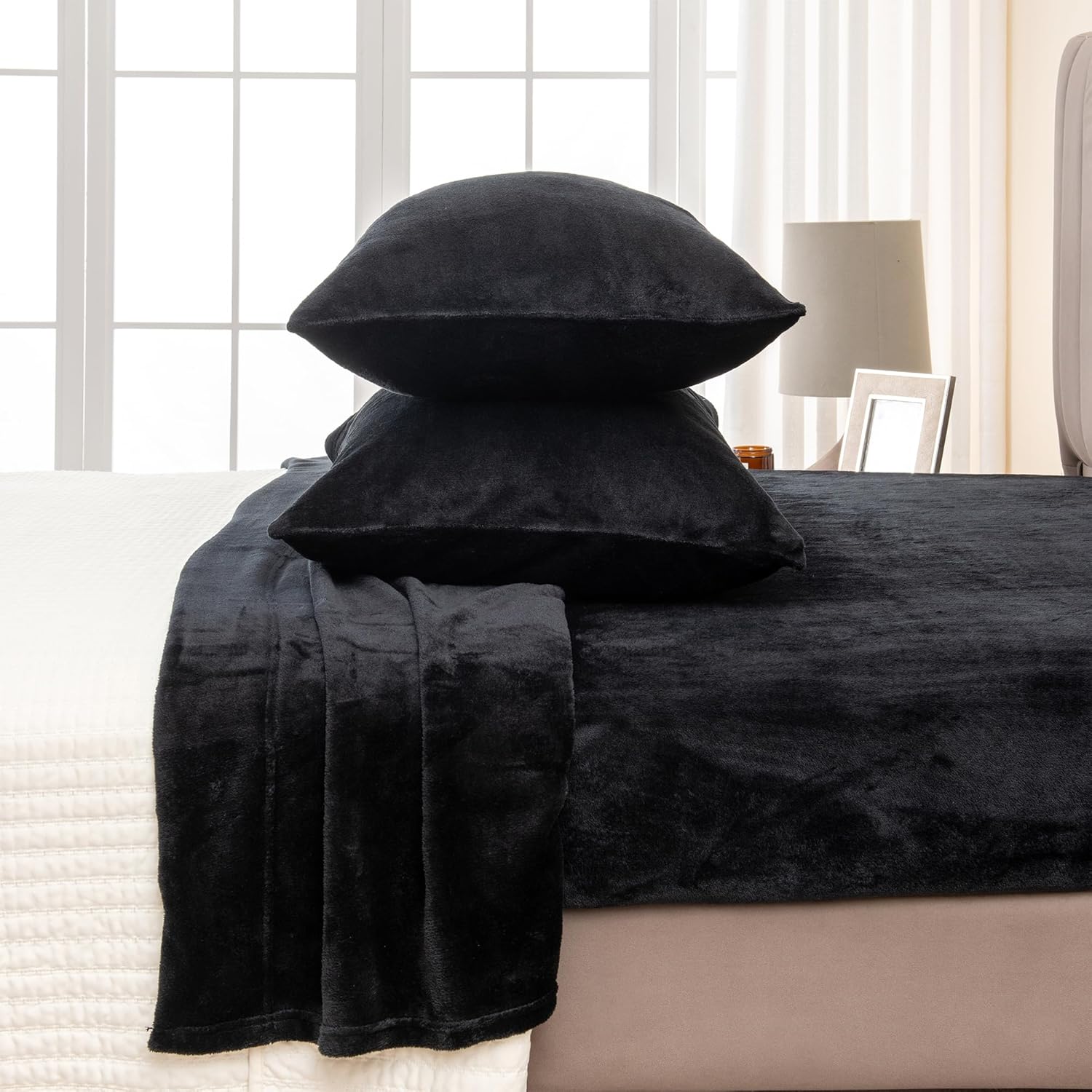 Black Fleece Blanket Set