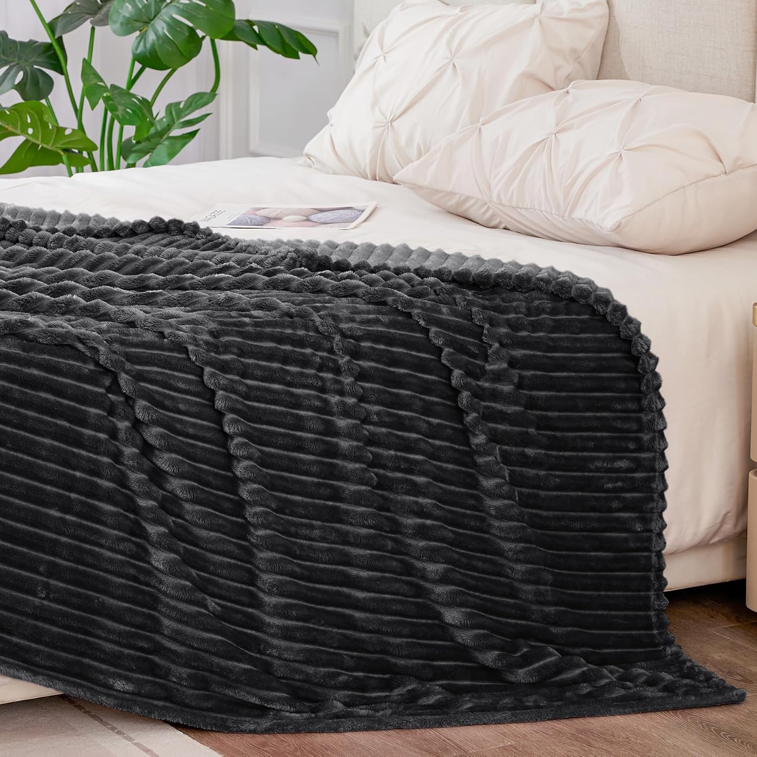 Fleece Bumblebee Black Blanket