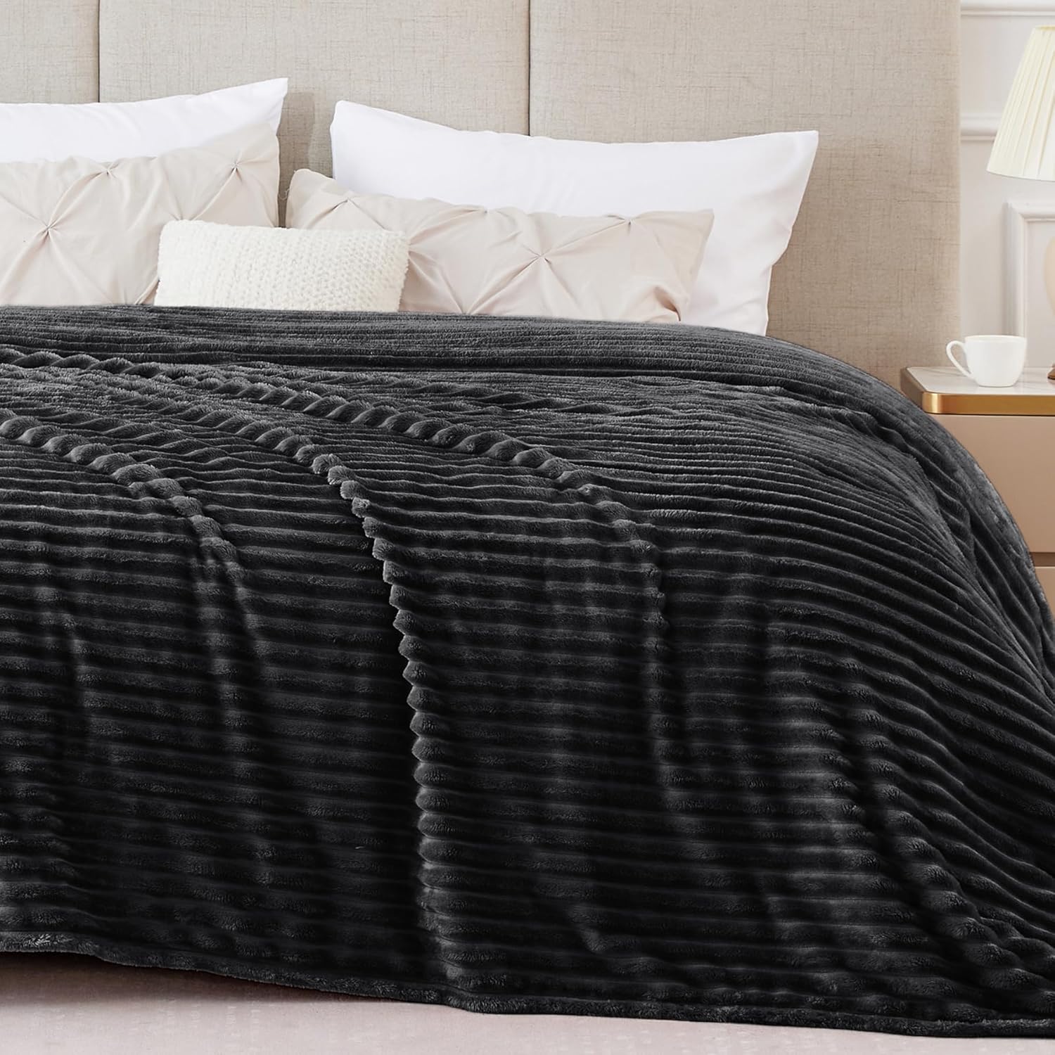 Fleece Bumblebee Black Blanket